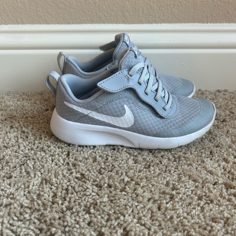 Nike Gray and White Sneakers with Cushioned Midsole